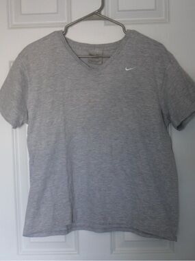 NIKE Women's Cotton V-neck T-shirt